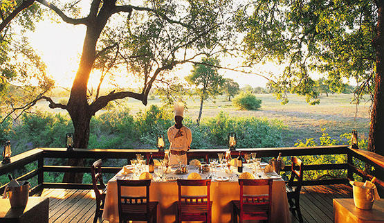 outdoor dining in Sabi Sands Game Reserve.